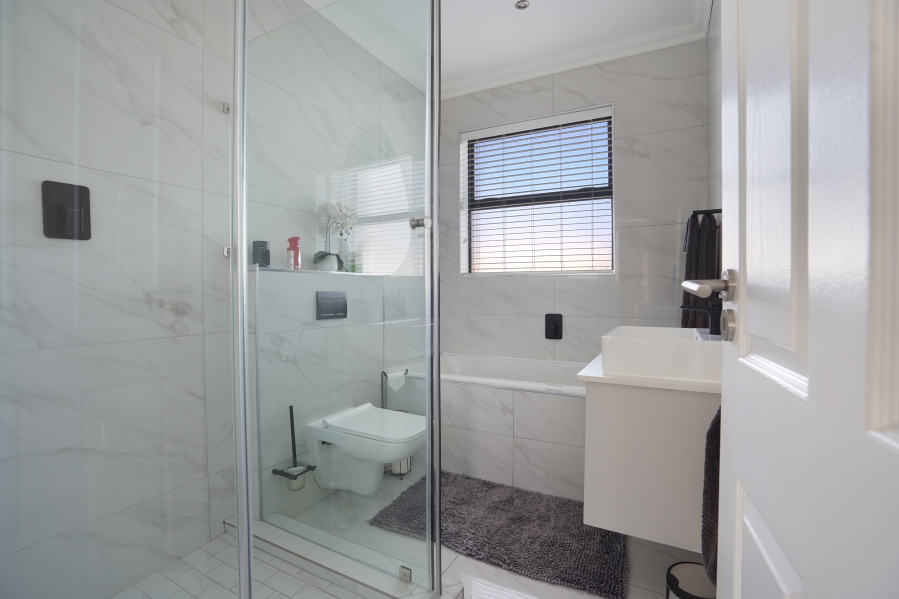 4 Bedroom Property for Sale in Sandown Western Cape